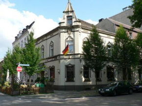 Отель Stadt-Gut-Hotel Zum Rathaus  Оберхаузен